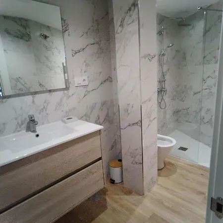 Moderno, Luminoso Y Exterior En Calle Peatonal Appartamento *