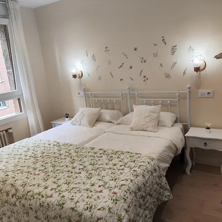 Moderno, Luminoso Y Exterior En Calle Peatonal Appartamento